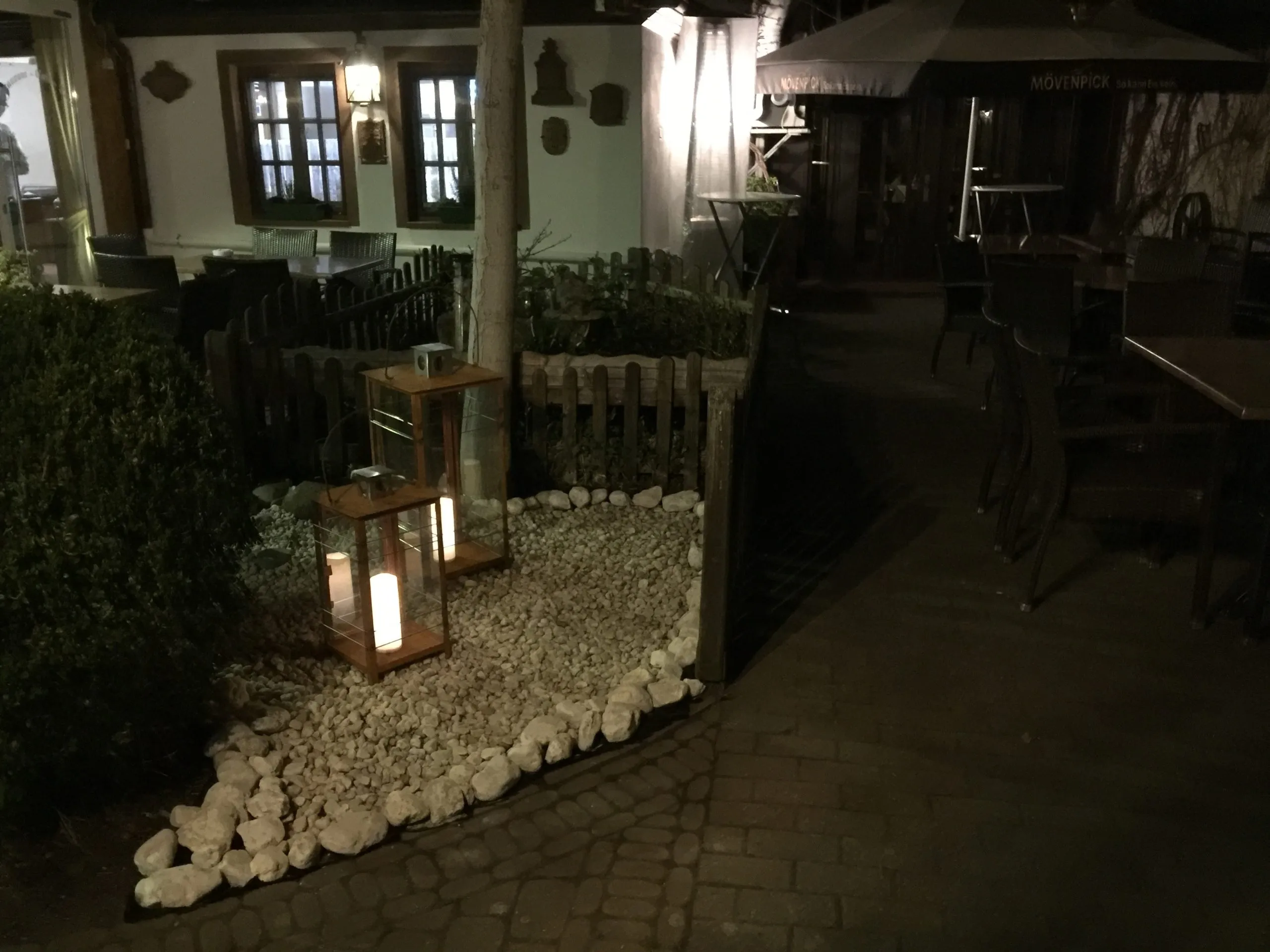 Wildschweinbraten mit Klößen dazu Feldsalat