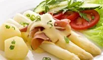 Spargelauflauf mit gek. Hinterschinken, Salzkartoffeln und Käse überbacken – Bild 2
